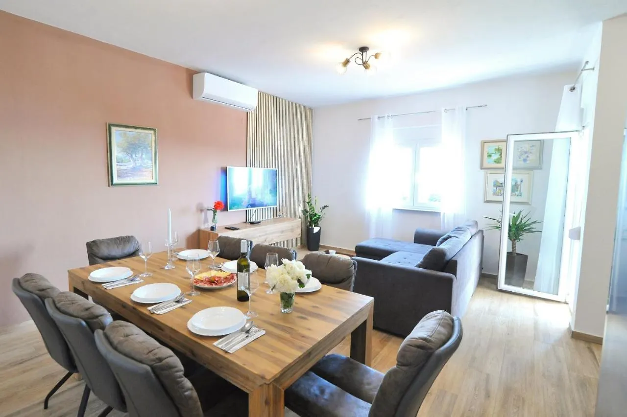 Perla Apartment Maslenica Croatia