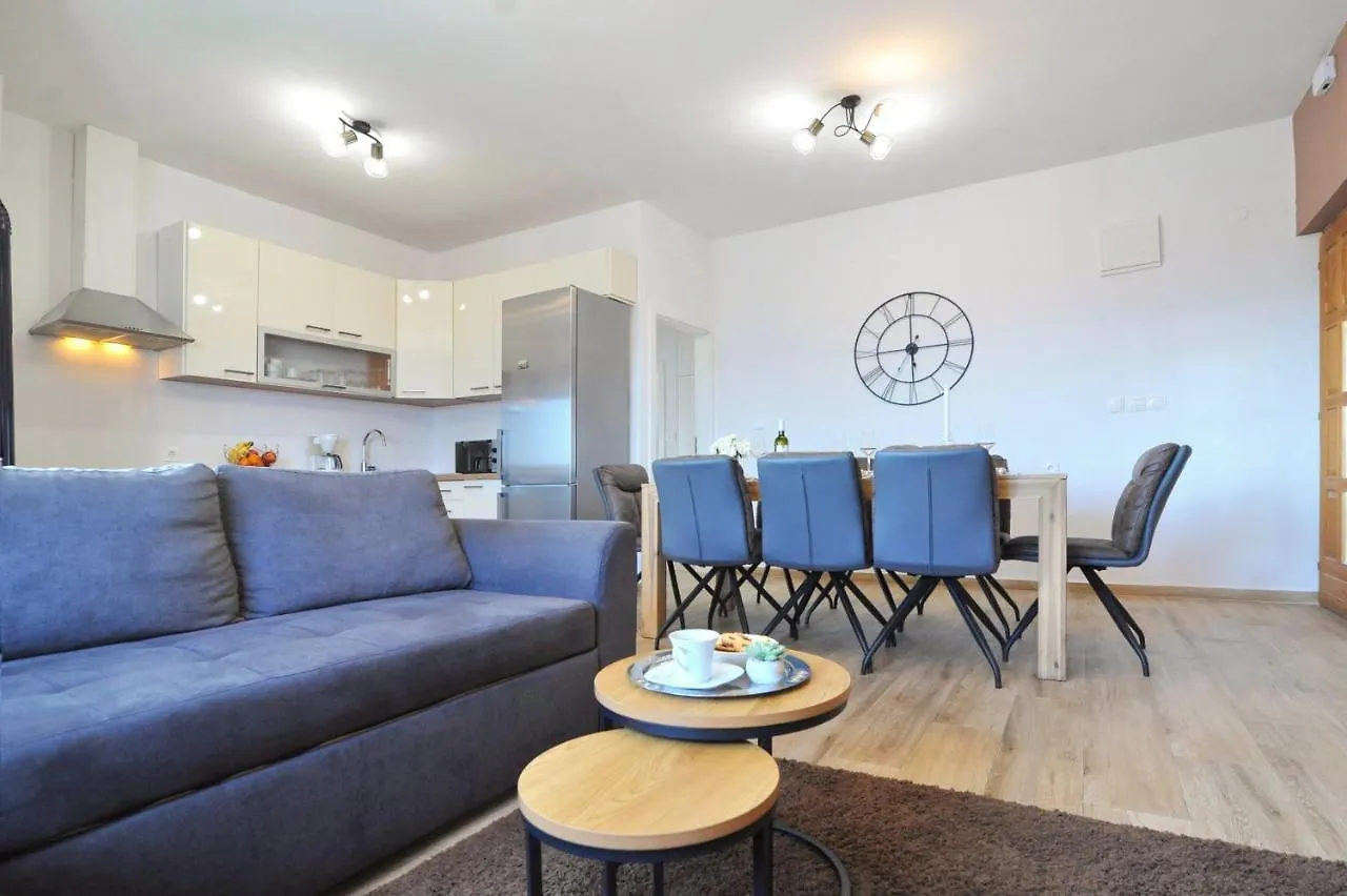 Perla Apartment Maslenica 0*,  Croatia